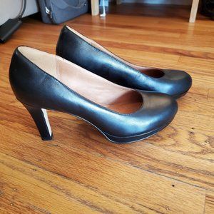 Used Clarks Black Heels Size 9 - Used